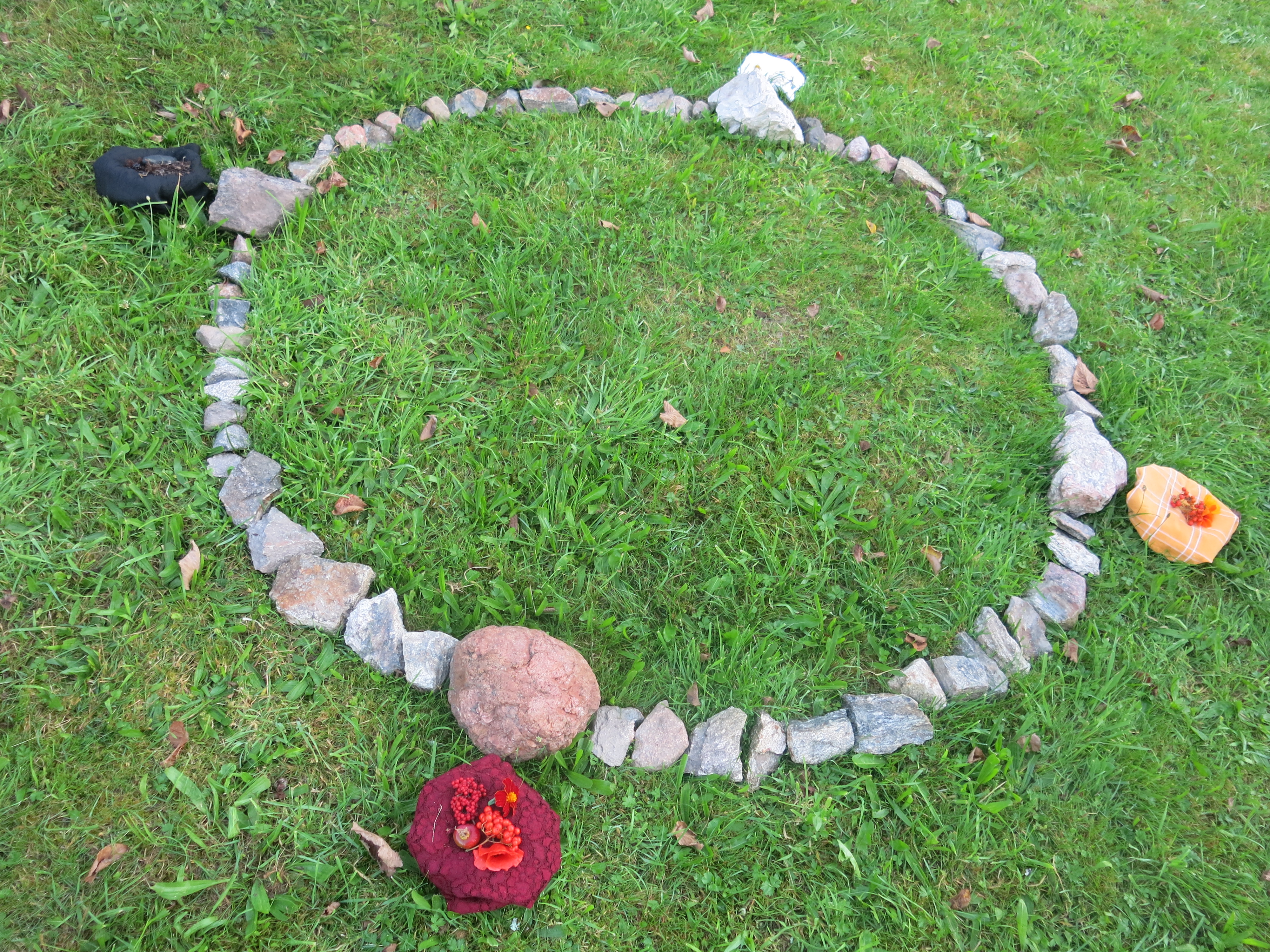 IMG_3161 naturverbundene Rituale mit Medizinrad und Tradition aus der eigenen Kultur
